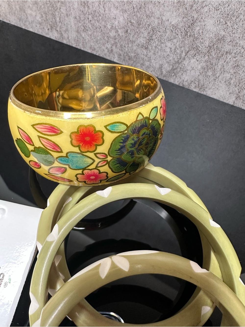 Fantasia La Moda Boho Bangle Bracelet Set Green Floral Gold Tone NWT - Picture 2 of 4